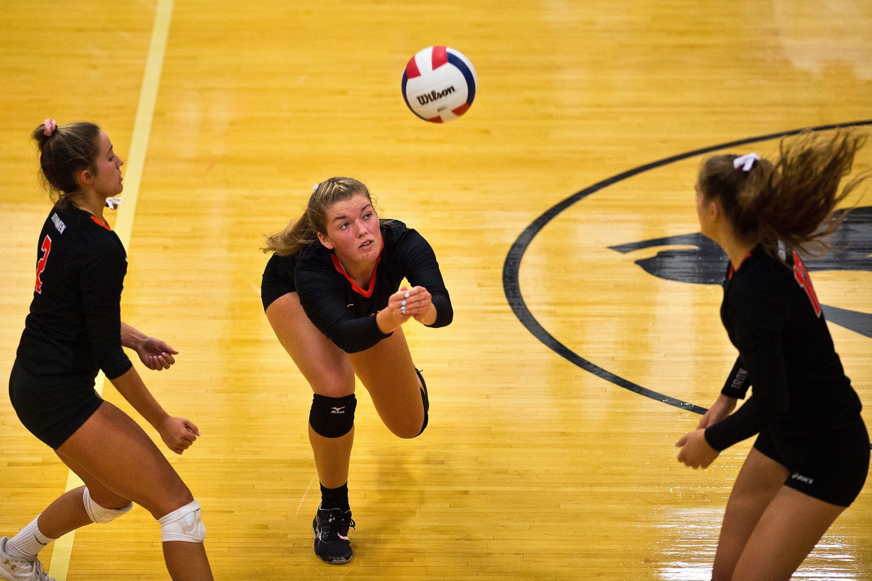 100318-blm-spt-2westvolley